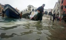 Venezia, acqua alta record: arriverà a un metro e settanta