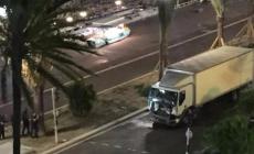 Presidio e fiaccolata in centro per le vittime di Nizza