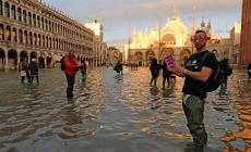 L'acqua alta fa 150 poi lo stop, Venezia respira mentre torna il sereno (fotogallery)