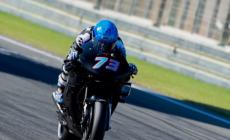 Viñales avanti a metà giornata, cadono i Marquez