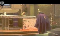 Diocesi e fedeli: «Don Reverberi è estraneo ai fatti»