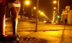 Sesso orale in mezzo alla strada: protesta dei residenti 