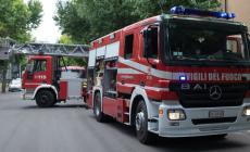A fuoco condominio, distrutte nove unità abitative in legno 