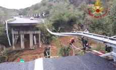 Frana la montagna, crolla un viadotto sull'autostrada Torino-Savona