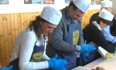 E' partita la staffetta per fare gli anolini solidali - Video