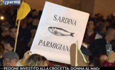 Piazza Duomo stracolma per l'evento delle 'sardine' di Parma - Video
