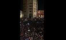 Piazza Duomo si riempie dell'inno di Mameli intonato dalle 'sardine' - Video 