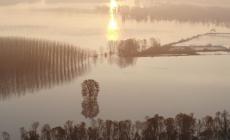 Gramignazzo: l'alba sulla piena del  Po vista dal drone- Video