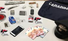 Nella "cantina dormitorio" anche il laboratorio dello spaccio: arrestato