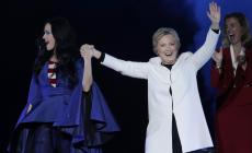 Email gate, l'Fbi assolve la Clinton. E i latinos corrono a votarla 