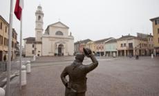 Carabinieri anti-sciacalli nelle frazioni evacuate per la piena del Po