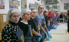 In tanti al lavoro per gli "anolini solidali": guarda chi c'era  - Foto 