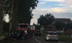 Frontale: quattro feriti, tre passeggeri scappano