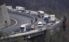 Viadotto crollato: frana sotto controllo, riaperta l'autostrada