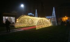 Il Natale porta una luce nuova in Piazza della Pace 
