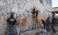 Bologna come Berlino, Blu cancella i suoi murales
