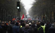 Parigi,  black bloc nel corteo dello sciopero: è caos
