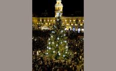 Si accendono gli alberi di Natale. E poi mercatini, corali e... supercotechino: l'agenda della domenica