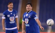 Totti e Maradona in campo
