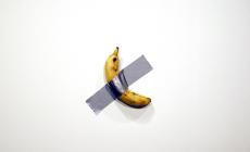 La banana di Maurizio Cattelan  comprata da un collezionista  cinese per 6,2 milioni di dollari 