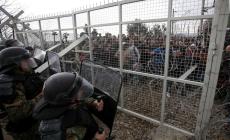 Macedonia, lacrimogeni sui migranti