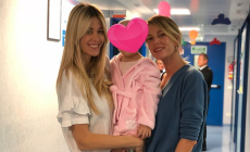Alessia Marcuzzi porta un sorriso a Elena Santarelli, in ospedale con il figlio malato 
