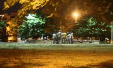 Circondato e aggredito dagli spacciatori