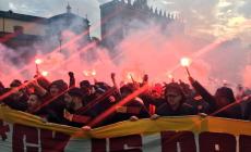 La polizia carica i tifosi del Galatasaray 