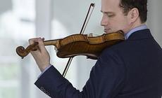 Il Capodanno della Toscanini è con il violinista e direttore Nikolaj Szeps (e con brindisi)
