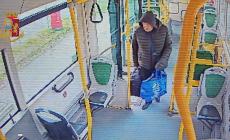 Bus, treno e ancora bus: la fuga di Berni ripresa dalle telecamere - Video