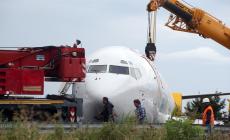 Aereo fuori pista finisce in tangenziale: al via la rimozione