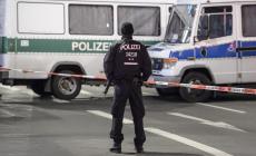 Auto sulla folla a Berlino, nello stesso luogo del 2016: almeno un morto. Fermato un uomo