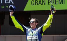 Valentino, vittoria capolavoro in Catalogna. Che lotta con Marquez