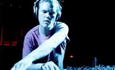 Il produttore e dj svedese Avicii è stato trovato morto in Oman: aveva 28 anni
