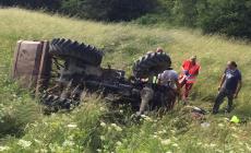 Si ribalta con il trattore, agricoltore 80enne ricoverato al Maggiore