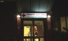 Ennesimo incidente nella notte a San Lazzaro: auto contro un palo, un ferito grave