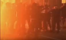 Vigili accerchiati a Milano, il caposquadra: 'Noi cinque contro cento' - Video 