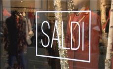 Al via anche a Parma i saldi invernali: sabato di acquisti - Video
