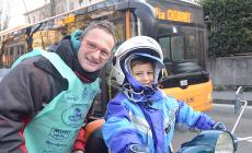 Motobefana, più di mille in sella (con scopa). E nella calza romba la solidarietà- Foto