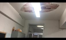 Massa, crolla l'intonaco in classe: nessun ferito