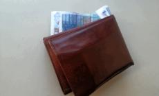 Trovano un portafogli con 950 euro e lo restituiscono