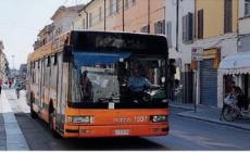 Autobus dirottato in caserma per 4 giovani
