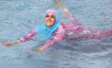  Cannes vieta il burkini: "Rischio per ordine pubblico"