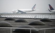 Armato di coltello all'aeroporto di Parigi, ucciso dalla polizia 