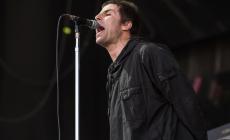 Liam Gallagher: "Mio fratello mi implora di riformare gli Oasis"