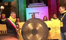 Triplice 'gong' in piazza Garibaldi: parte Parma 2020 - Video