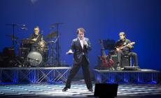 Massimo Ranieri in concerto: scatti dal Teatro Regio