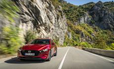 Mazda3, ore c'è anche l'ibrido da 150 Cv