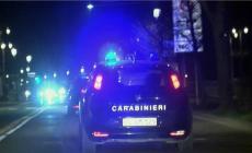 Chiama il 112 per una lite con la compagna, ma è talmente ubriaco che arriva a minacciare anche i carabinieri: denunciato