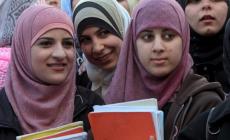 Picchiata dalla madre perché non porta il velo islamico a scuola
